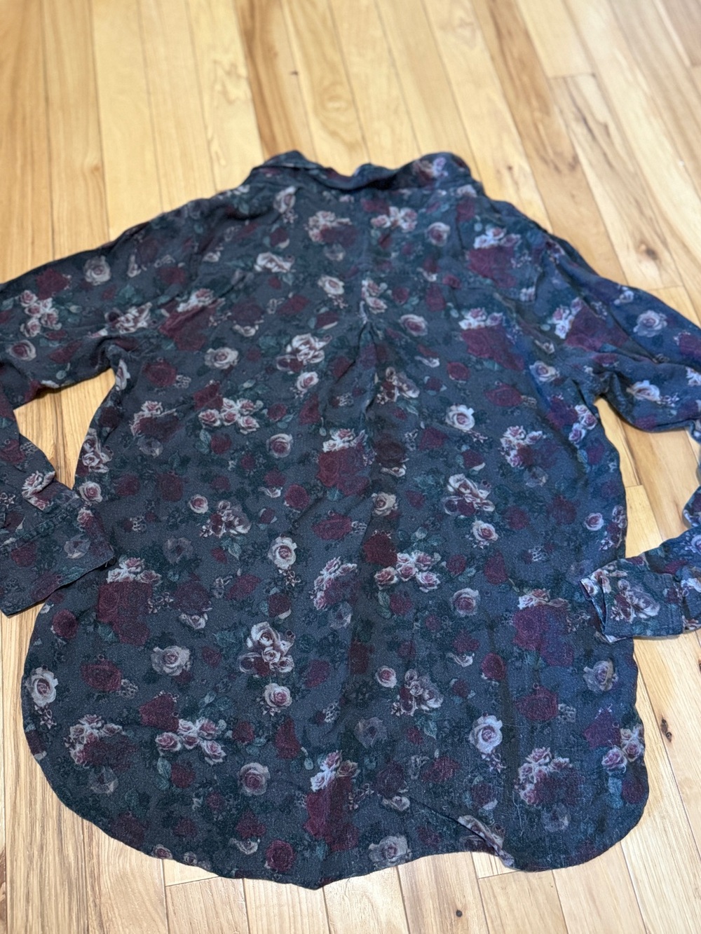 Rock & Republic Floral Button-Front Shirt Jacket in Black and Burgundy Size M - Picture 5 of 7